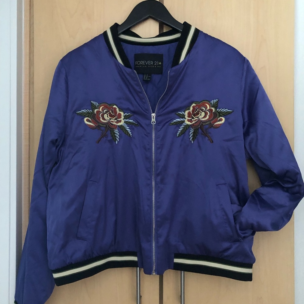 Satin Jacket 2X, New York , pockets, embroidered.